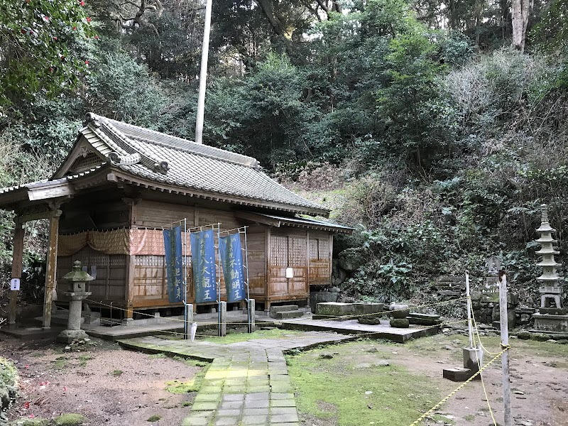 鎮国寺奥の院