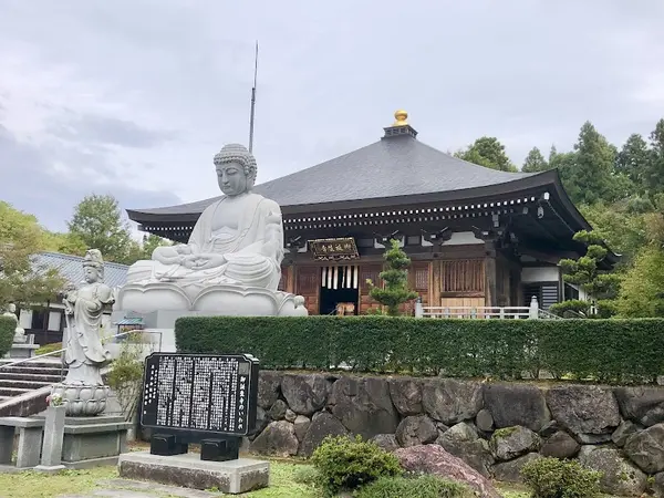 御誕生寺護法神社