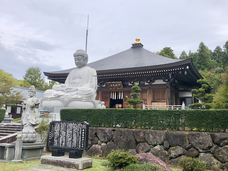 御誕生寺護法神社