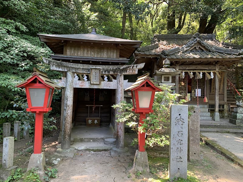 石穴稲荷神社    (石穴神社)