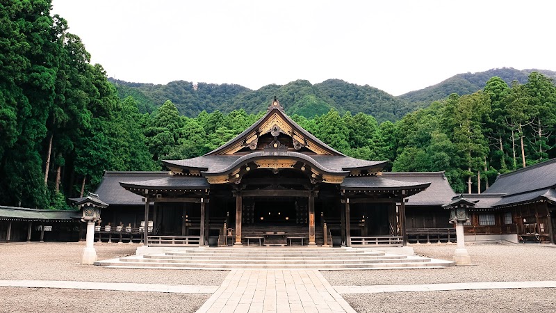 彌彦神社